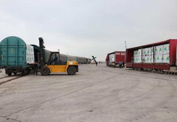 آغاز حمل ترکیبی محموله ترانزیتی تخته از روسیه به ترکیه در بندر کاسپین