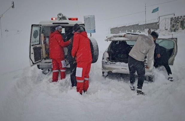 محبوبی: ۵۵۹ نفر گرفتار برف و کولاک در آذربایجان غربی امدادرسانی شدند