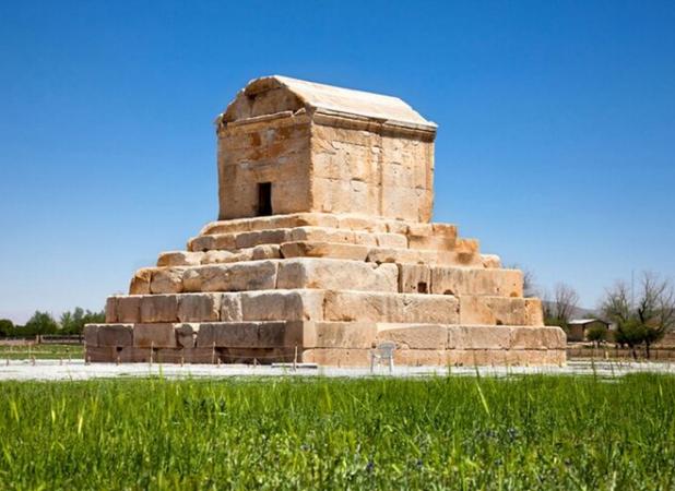 فرونشستی در اطراف آرامگاه کوروش مشاهده نشده است