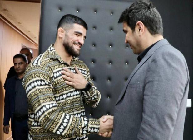 تقدیر استاندار کردستان از مبین عظیمی کشتی‌گیر پرافتخار استان