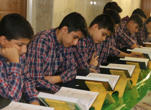 محفل انس با قرآن کریم در مدرسه رستگاران کامیاران برگزار شد