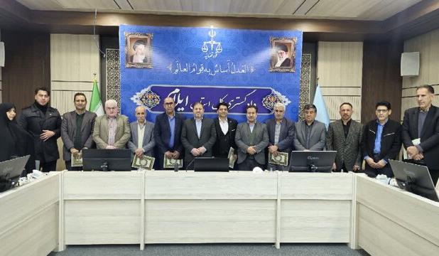 اعضای هیئت منصفه دادگاه مطبوعات ایلام احکام خود را دریافت کردند