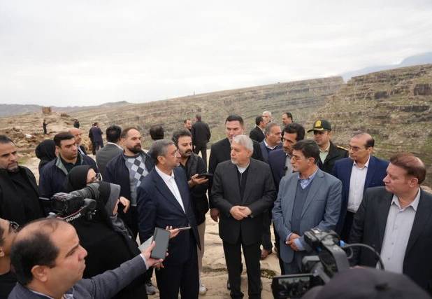 تاکید وزیر میراث‌فرهنگی بر تهیه بسته گردشگری ویژه برای دره خزینه لرستان