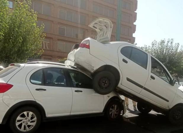 صحنه عجیب از تصادف زنجیره‌ای در بزرگراه هاشمی رفسنجانی تهران