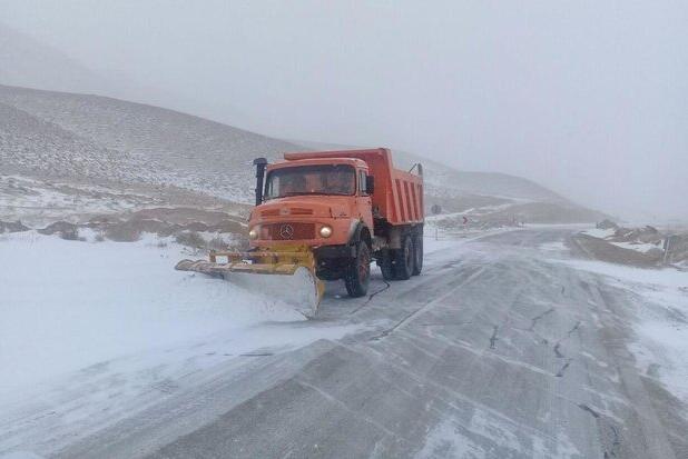 رانندگان با زنجیر چرخ در محورهای آذربایجان شرقی تردد کنند