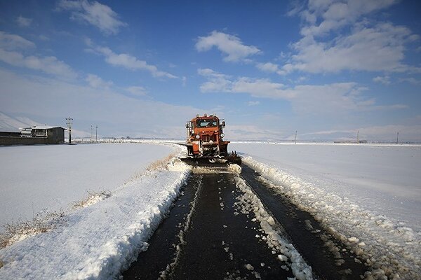 اسکان اضطراری ۶۰ مسافر در راهداری گردنه ژالانه