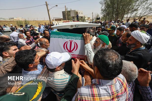 تشییع شهید دهستانی در بافق برگزار شد