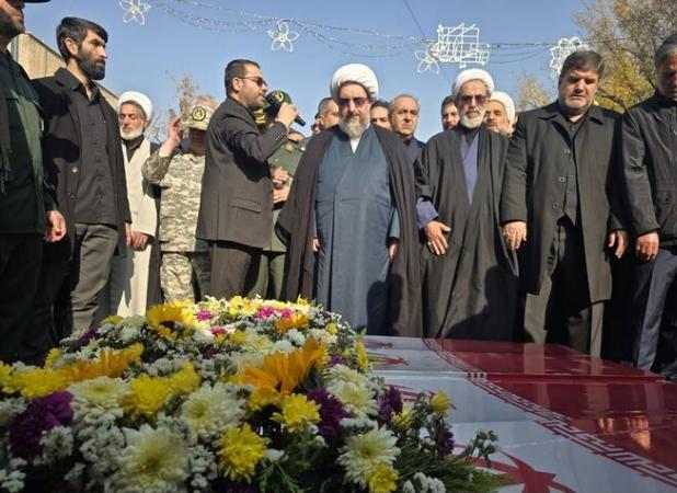 اقامه نماز بر پیکر مطهر شهدای گمنام به امامت حجت الاسلام مطهری اصل