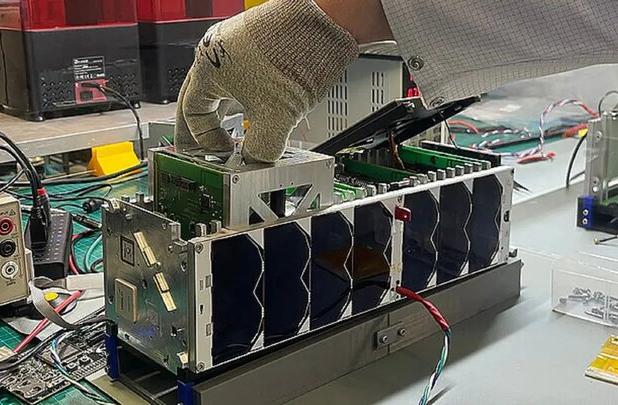 هوش مصنوعی ماهواره‌ها را در فضا کنترل می‌کند