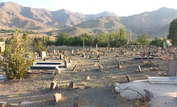 قبرستانی عجیب و دیدنی در روستای طره نطنز+فیلم