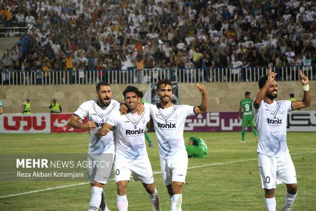 یک نیمه طوفانی در بازی استقلال و ذوب آهن اصفهان/ آبی ها باختند