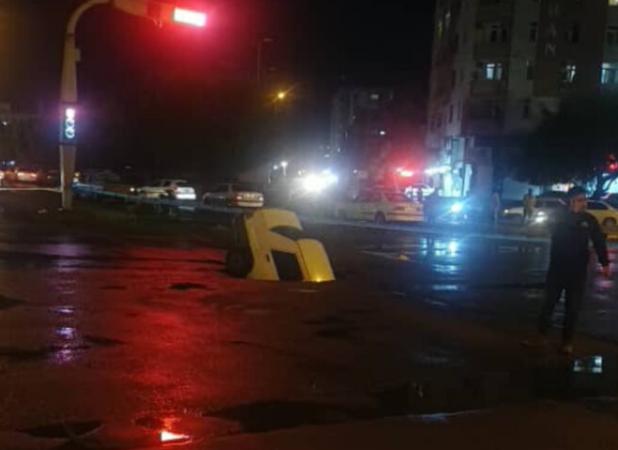 فرو رفتن عجیب یک خودرو در زمین در بندرعباس