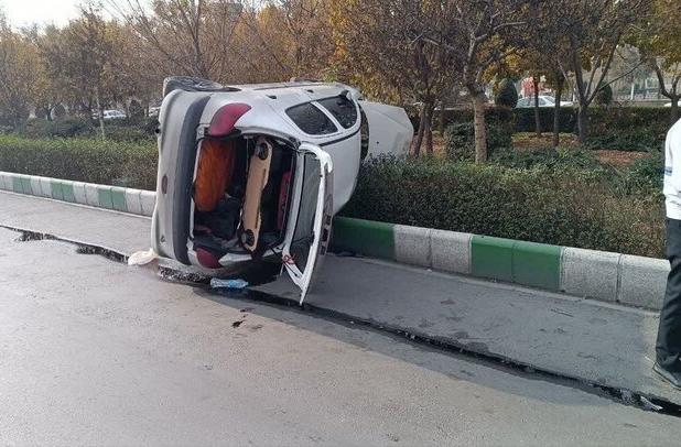 باخدا: واژگونی خودرو در بزرگراه پیامبر اعظم مشهد یک مصدوم برجا گذاشت