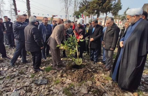 نواختن زنگ طبیعت در یک مدرسه پسرانه آستانه اشرفیه