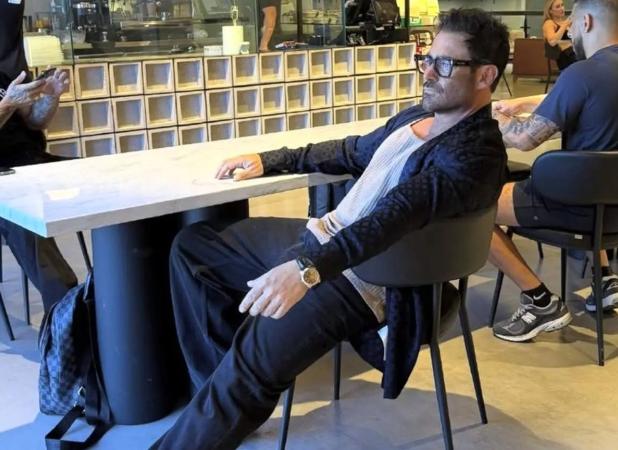 جولانِ محمدرضا گلزار در دبی با ماشین سوپر لاکچری‌اش!
