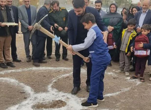 کلنگ مدرسه روستای خیرآباد قم به زمین زده شد