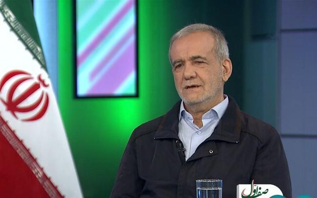 برنامه «صف اول» با حضور مسعود پزشکیان آغاز شد