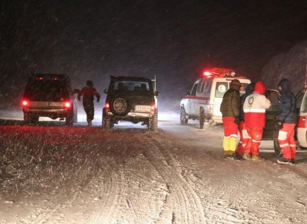 امدادرسانی ۳۰ تیم عملیاتی در برف و کولاک مازندران