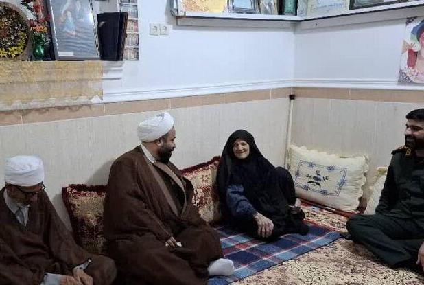 امام جمعه سیراف: خانواده‌های شهدا پرچمداران ماندگار فرهنگ ایثار هستند