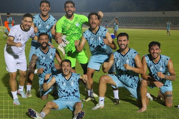 مربی استقلال پاسخ مدیرعامل سابق را داد؛ می‌خواهند به تیم فشار بیاورند!