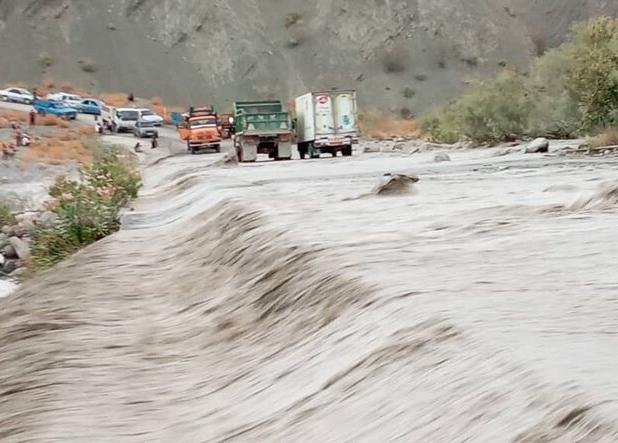 خسارت ۳۰ هزار میلیارد ریالی سیلاب به راه‌های بشاگرد/ تداوم عملیات بازگشایی محورهای مواصلات