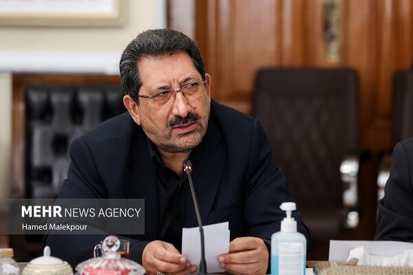 اتابک: نیروگاه‌های خورشیدی پاسخگوی تولید صنایع سنگین نیستند