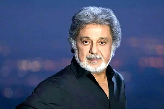 «داریوش اقبالی» بعد اسیدپاشی روی تخت بیمارستان، سال ۵۶