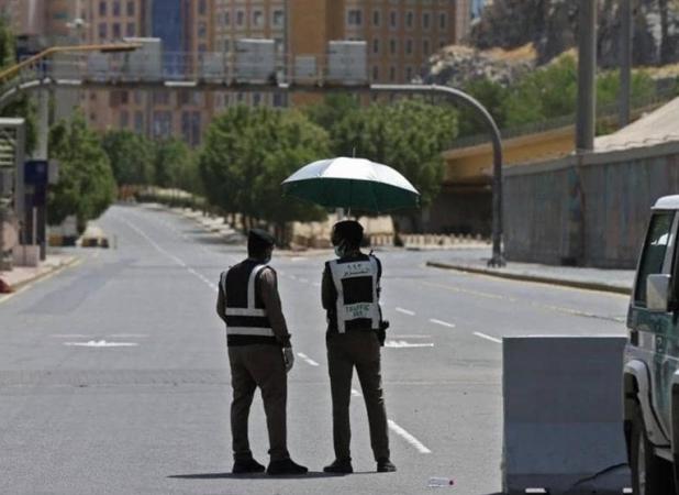 بازداشت یک تبعه مصری به دلیل انتقال غیرقانونی ۲۲نفر به مکه