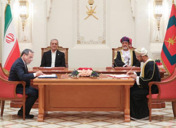 امضای ۱۸ سند همکاری میان ایران و عمان