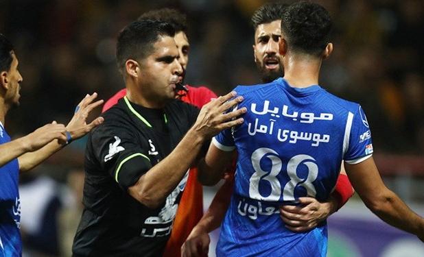 بازیکن استقلال باید اخراج می شد؟