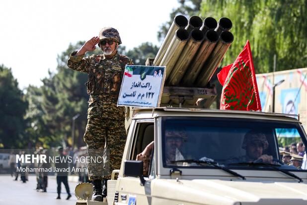 آغاز مراسم رژه روز ارتش در قزوین