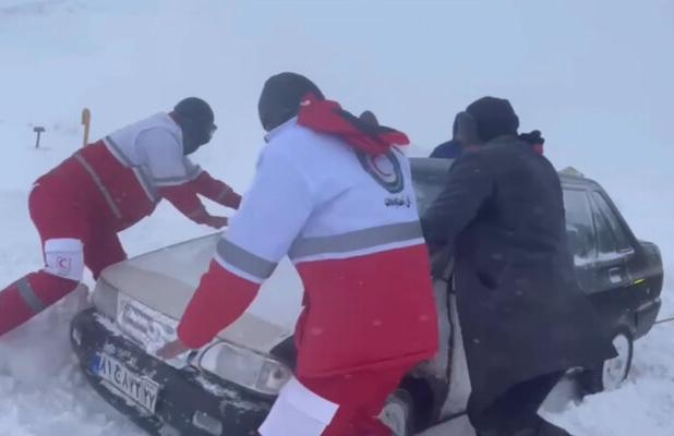 اعزام نیروهای امدادی به محور مهاباد -بوکان