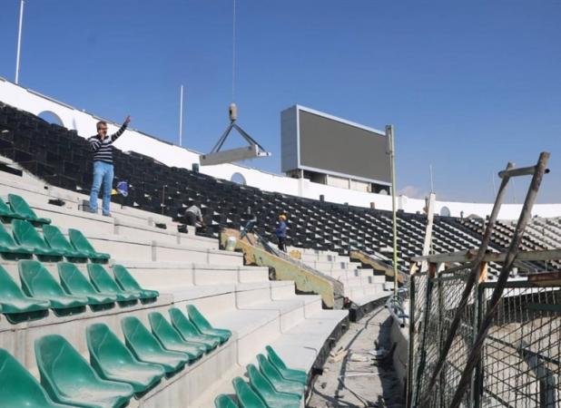آغاز عملیات نصب سکوهای بتنی ضلع شمالی ورزشگاه آزادی