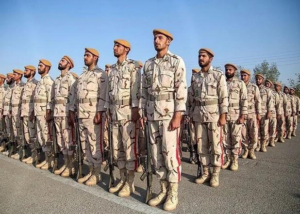 سربازان زینت نظام و ستون‌های امنیت کشور هستند