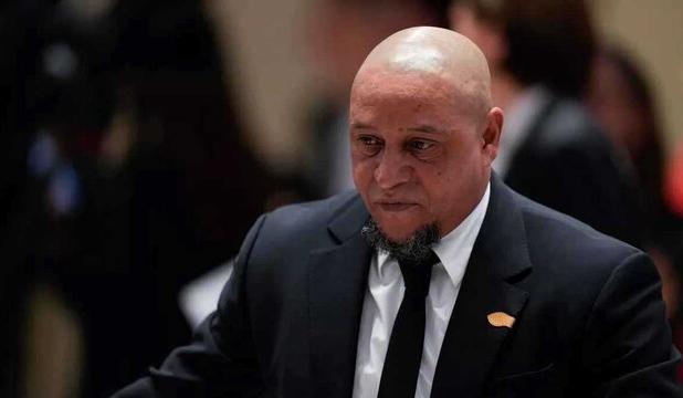 روبرتو کارلوس: دچار حمله قلبی نشده‌ام