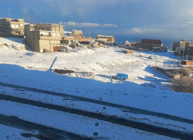 بارش اولین برف پاییزی در مسیر لیقوان به تبریز