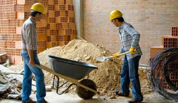 انتقاد دبیر اجرایی خانه کارگر استان مرکزی از سهمیه‌بندی بیمه کارگران ساختمانی