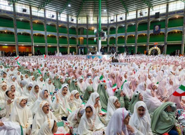 ۳۰۰۰ دانش‌آموز دختر یزدی پا به دوران تکلیف گذاشتند