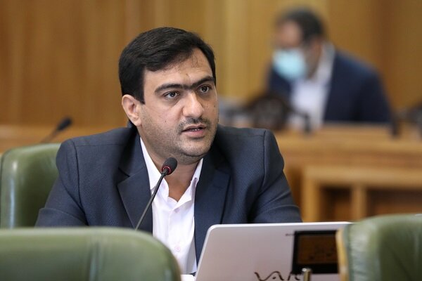 بابایی: ۱۰۰۰ دکل غیرمجاز در تهران همچنان تعیین‌تکلیف نشده‌اند