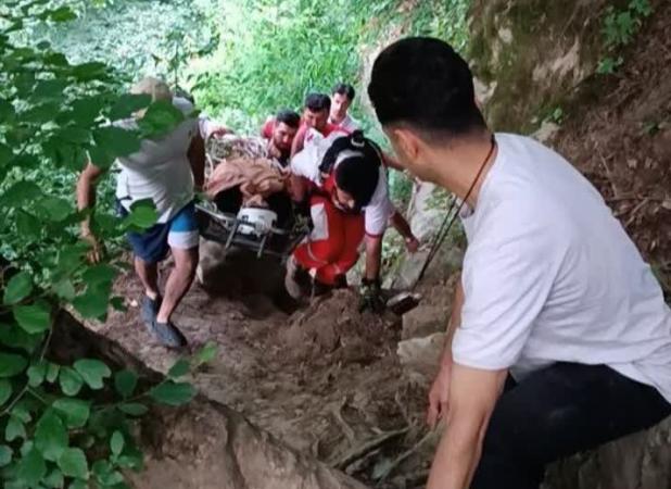 بانویی ۴۰ ساله از آبشار شیر آباد خان ببین سقوط کرد