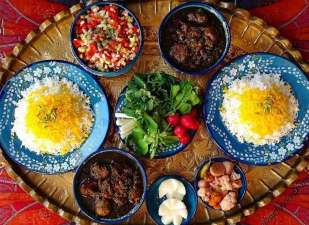 انتخاب بهترین چاشنی و سالاد برای قورمه‌سبزی