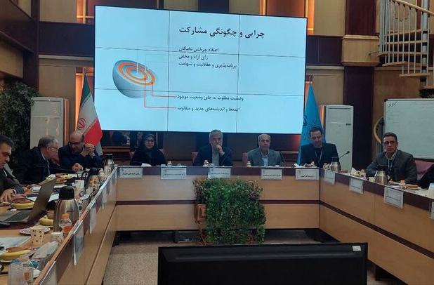 اتهام مهندسی و پول‌پاشی در حضور وزیر علوم/ مجمع غیرقانونی است!