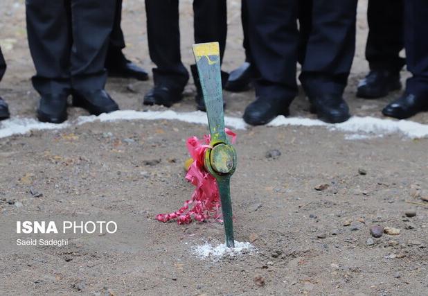 مدرسه ۱۲ کلاسه خیرساز بنک کلنگ‌زنی شد