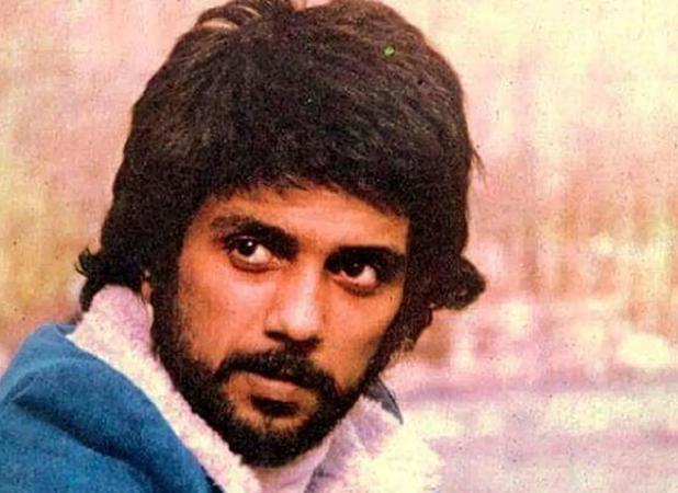 تصویری دیده نشده از داریوش بر سر مزار «فریدون فرخزاد»