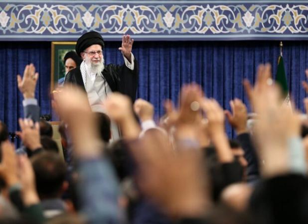 رهبر انقلاب: جمهوری اسلامی منتظر اجازه هیچ‌کس برای غنی‌سازی نیست