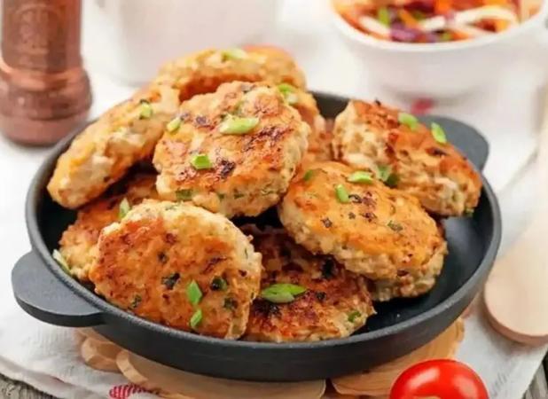 طرز تهیه کوکو مرغ کردی، شام فوری اما مجلسی!