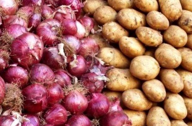 سیب‌زمینی و پیاز به میزان کافی ذخیره‌سازی شده است