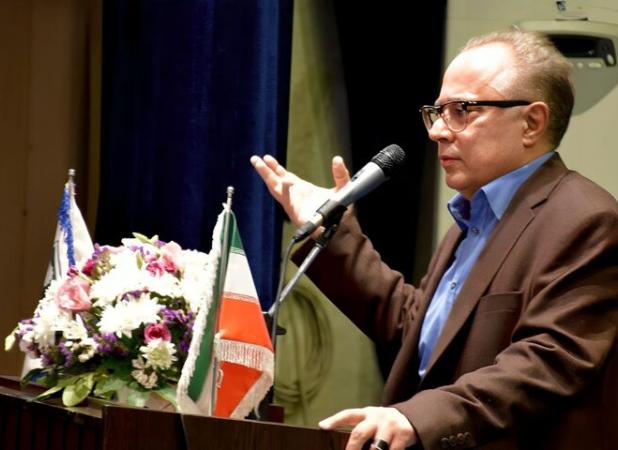 حل مشکلات اقتصادی اولویت اصلی دولت است