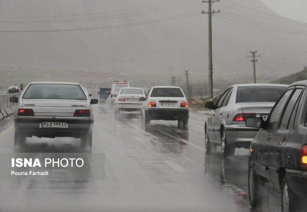 محورهای کرمانشاه بارانی و لغزنده است/ آماده‌باش راهداری برای بارش‌های امشب