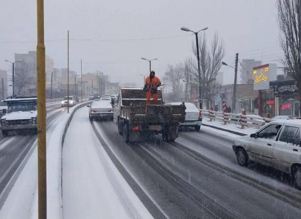 تردد روان در معابر شهری کرمانشاه با وجود بارش برف